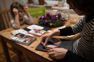 Vyrábíme tradiční dárkové fotokalendáře, kdyby Tom u objednávání trochu přemýšlel o rozměrech fotografií, mohlo to být o dost jednodušší :-)