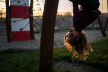 Slunce sice zapadá, ale Verunka pozoruje východ slunce