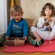 Vánoční cukroví jsme snědli příliš rychle, tak musela babička z Prahy přivézt další várku