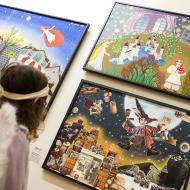 Na obrazech Karly Hanušové se snažíme luštit často dost šílené příběhy...