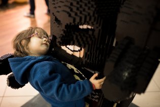 Která dívka by si nepřála usínat v náruči Batmana?