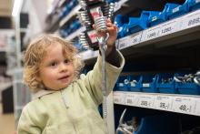 Člověk vyrazí pro pár šroubků a skončí u názorných ukázek fungování pružin, ok a karabin :-)