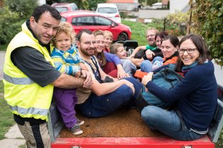 Za odměnu se vezeme traktůrkem na oběd
