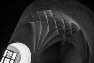 Troufli jsme si i na prohlídku a dobře jsme udělali, bylo tam opravdu hezky a Tom se mohl při focení světel a stínů obzvláště vyřádit