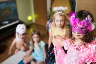 Kostýmy, ty Verunku baví