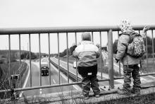 Mávání na řidiče kamionů = Ideální sociální kontakt v karanténě :-) Světe div se, funguje to stejně jako před 30-ti lety, zatroubili a zablikali téměř všichni!