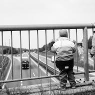 Mávání na řidiče kamionů = Ideální sociální kontakt v karanténě :-) Světe div se, funguje to stejně jako před 30-ti lety, zatroubili a zablikali téměř všichni!