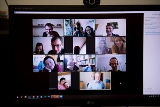 Farní kavárny se jen tak nevzdáme, jen to kafe si každý musel uvařit sám...