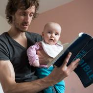 Vikoušek se v roli lektora osvědčil (a ještě u toho stíhá házet oslnivé úsměvy do objektivu)