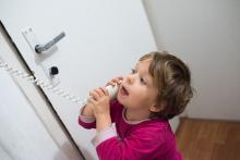 Kdo je tam? Tady babička. Tak do třetího patra!