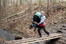 Verunka vyfotila Toma, jak riskuje dva životy, kvůli zkrácení cesty o pár minut