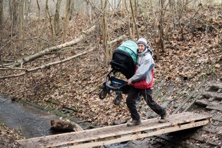 Verunka vyfotila Toma, jak riskuje dva životy, kvůli zkrácení cesty o pár minut