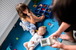 Babička objevila tetris, a děti si rázem nemají s kým hrát