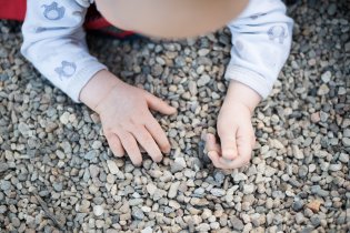 Vikiho první kontakt s kamínky