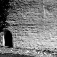 Černá a bílá na kapličce u hradu Veveří