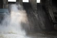 Kontrolujeme stav vody pod hrází - docela hukot