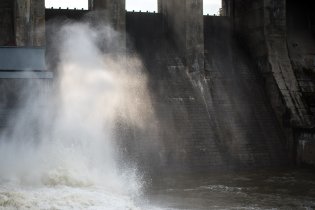 Kontrolujeme stav vody pod hrází - docela hukot