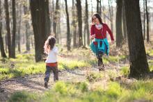 Zapojena byla i maminka (kdo by to byl řekl, že děti bude bavit člunkový běh?!)