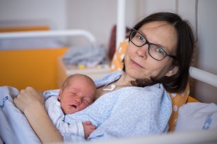 Přes den spinkal i v porodnici dobrovolně a rád (narozdíl od nocí)