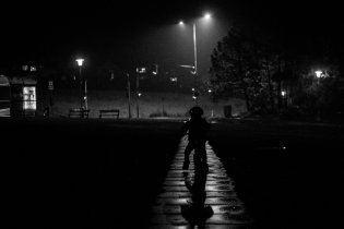 Na hřiště teď chodíme zásadně pouze potmě a za deště, aby se minimalizovalo riziko setkání s jinými osobami