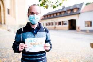 Dali - chodící opatření