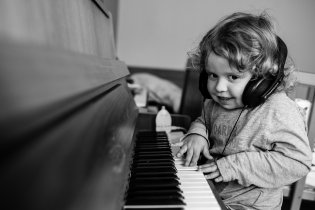 Já si to dám do sluchátek abych Vikouška nebudil