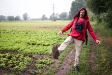 Procházka kolem pole na farmě Ráječek těsně po dešti byla hipsterská poněkud méně