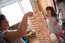 A stavět věž skoro až do stropu je práce pro dvě