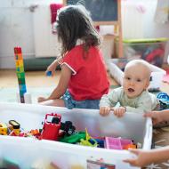 Krabice s Duplem je nevyčerpatelným zdrojem zábavy pro všechny věkové kategorie