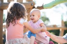 Verunka se ujala péče o Marušku, občas jí trochu chybí cit, ale to se doučí :-)