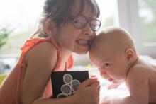 Občas je té lásky prostě na Vikyho až trochu moc...