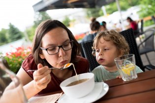 Vývar ve Vinglu prý Raďáskovi chutná (narozdíl od toho domácího)