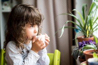 Zmoklým a zmrzlým dobrodruhům přijde šálek čaje k duhu