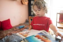 Naše první domáci bohoslužba slova, kromě dětské jsme ale četli i z dospělácké Bible :-)