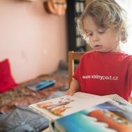 Naše první domáci bohoslužba slova, kromě dětské jsme ale četli i z dospělácké Bible :-)