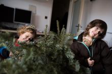 Loučíme se s Vánocemi, děti už se těší na hod stromečkem z balkonu