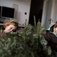 Loučíme se s Vánocemi, děti už se těší na hod stromečkem z balkonu