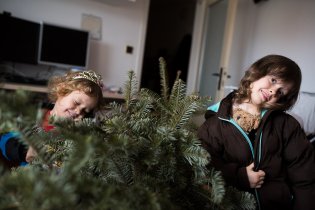Loučíme se s Vánocemi, děti už se těší na hod stromečkem z balkonu