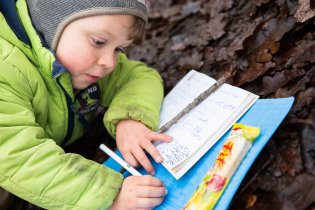 Radovánkův zápis do vrcholové knihy u občerstvovníku na Holedné dá asi potenciálním čtenářům docela zabrat :-)