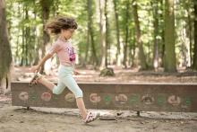 Skáče stejně daleko jako skokan!