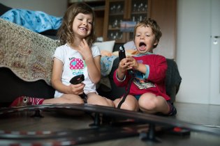 Nadšení z nové autodráhy - je fakt šíleně rychlá!