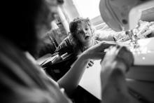 Lenka zkouší nový střih na super aerodynamickou roušku