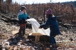 Ubrousku, prostři se