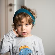 Pan čáp ztratil čepičku, jakou měla barvičku? A nebo to nebyla čepička?