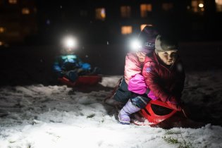 Proč se tak brzo stmívá, když napadlo tolik sněhu?