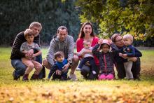 Rodinné foto, jak už to tak bývá, nemáme ani jednu fotku, kde by se koukali všichni do objektivu