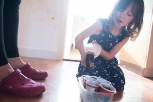 Sazeničky rosíme svědomitě a s láskou (a snad se nám bude dařit i ta pravidelnost)