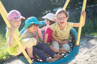 Zatěžkávací zkoušku tato houpačka zvládla