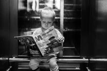 Viki si dopřává svou denní porci dobrých zpráv