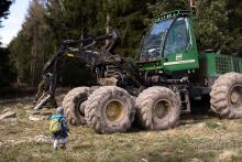 Tady zase řádil harvestor, a my ho mohli prozkoumat pěkně z blízka